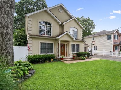 22 E Lyons St, Melville, NY, 11747