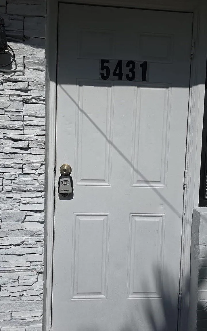 4 bed, 2.0 bath, 995 sqft, $2,800 — Photo 4