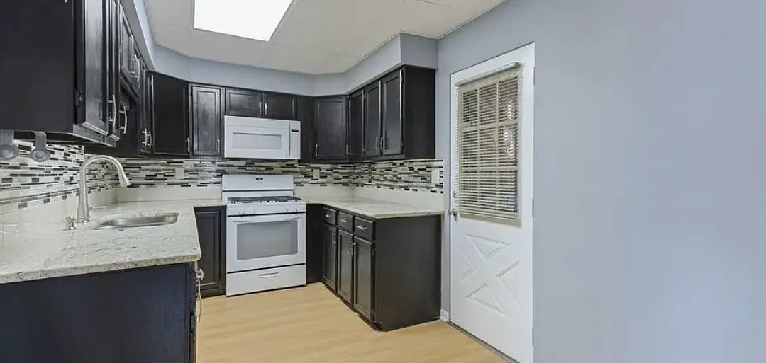 2 bed, $1,350 — Photo 2