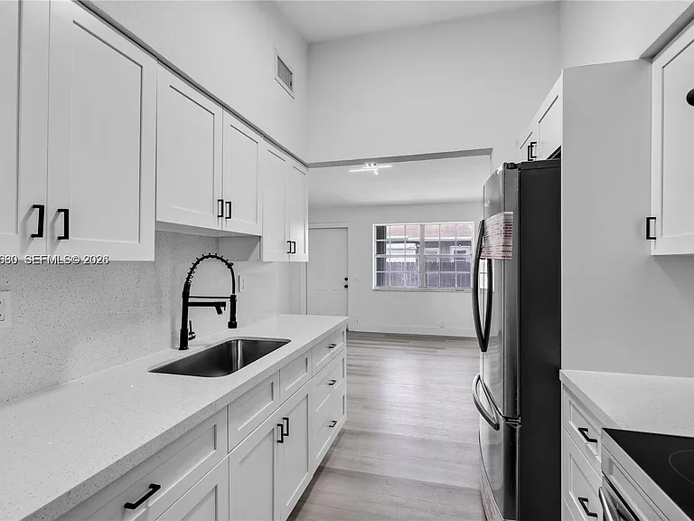 2195 W 5th Ave #1 — Photo 1