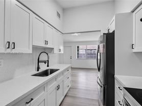 2195 W 5th Ave, Hialeah, FL