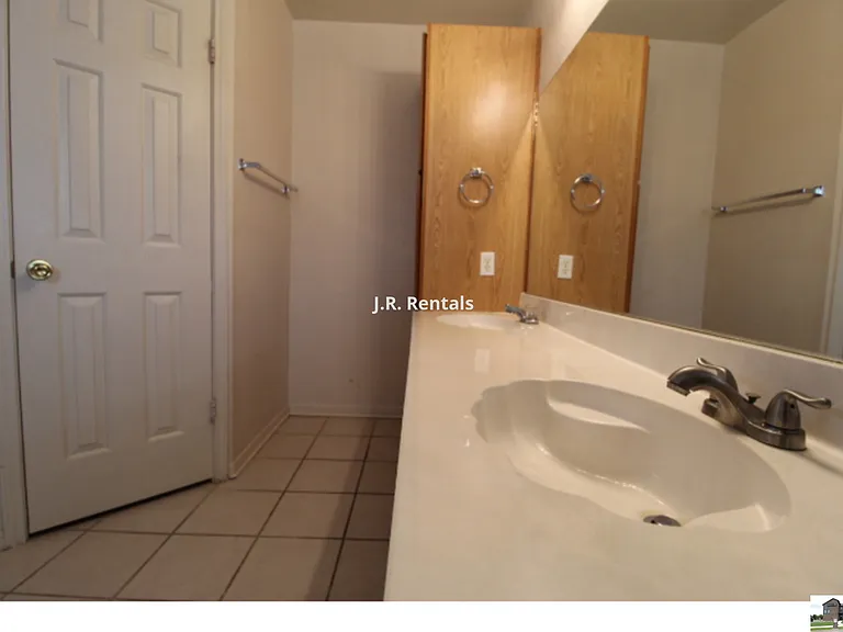 5211 James Loop — Photo 21