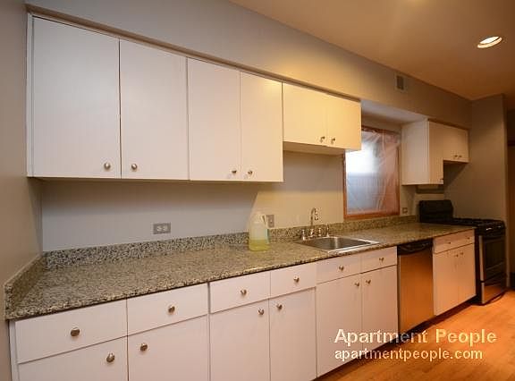 2nd image of 921 W Lawrence Ave #B