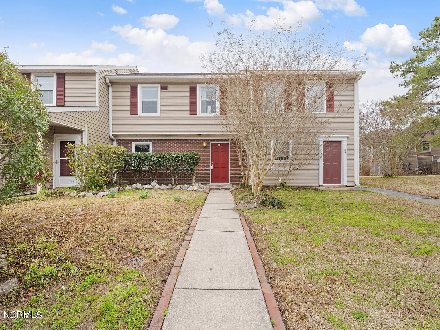 3 bed, 2.5 bath, $1,295 — Photo 1