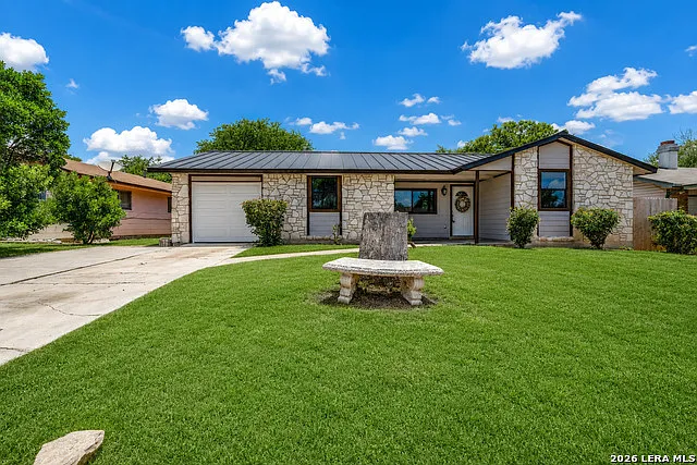 504 Willow Dr