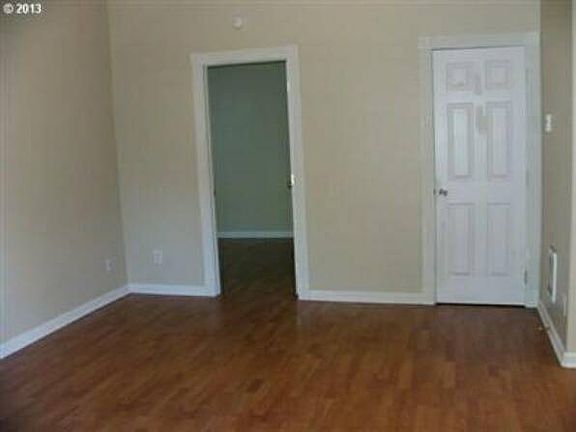 5th image of 509 W McLoughlin Blvd