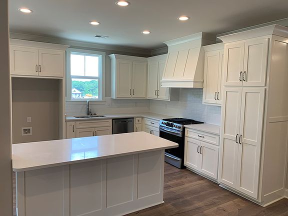 3rd image of 316 Emory Oaks