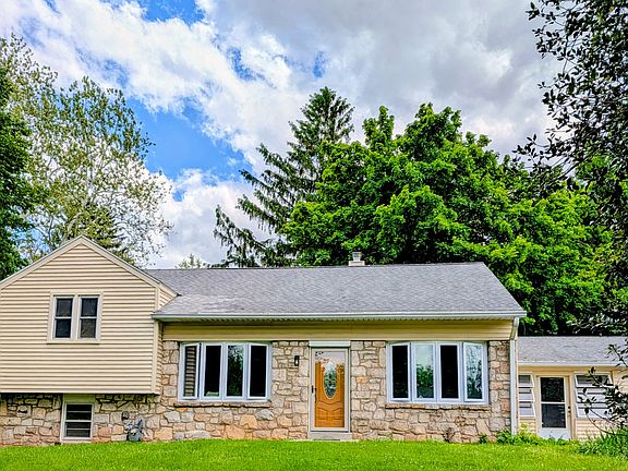 2nd image of 15 N Forge Manor Dr