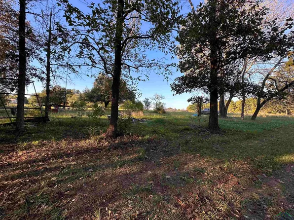 1131 Fir Rd, Gladewater, TX 75647