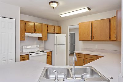 2nd image of 2578 Sweet Springs St