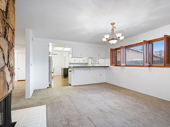 3rd image of 639 Park Rose Ave