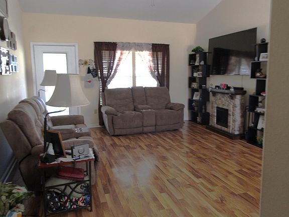 3rd image of 14 Hemlock Way