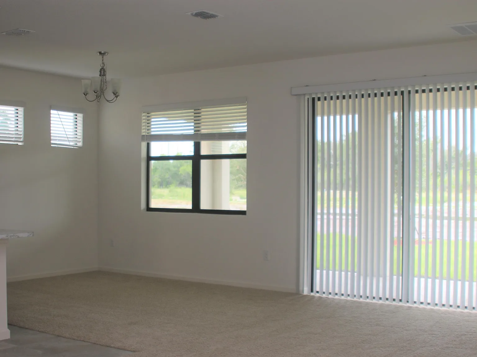 4 bed, 2.0 bath, 2055 sqft, $3,000 — Photo 4