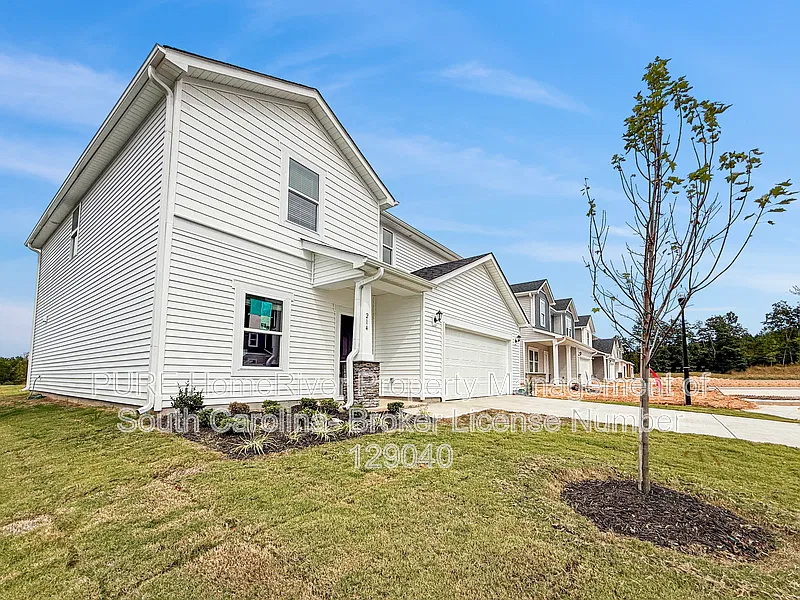 4 bed, 2.5 bath, 2479 sqft, $2,230 — Photo 2
