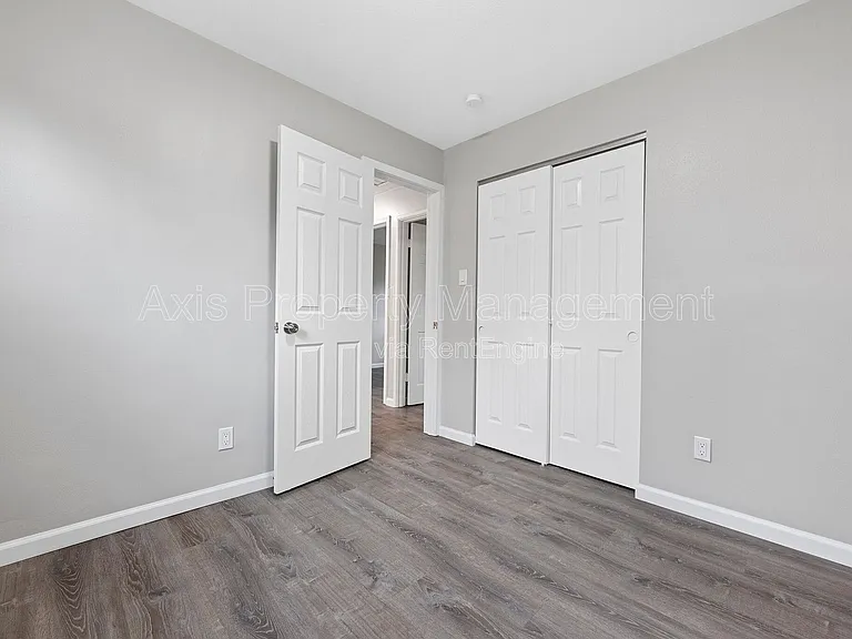 537 Lynn Haven Ln — Photo 8