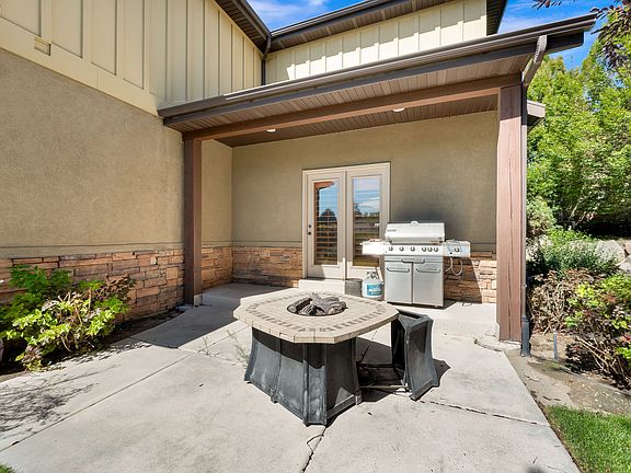 3rd image of 1440 E Tuscan Oak Way