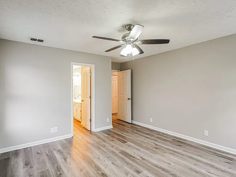 1723 Locerbie Dr — Photo 8