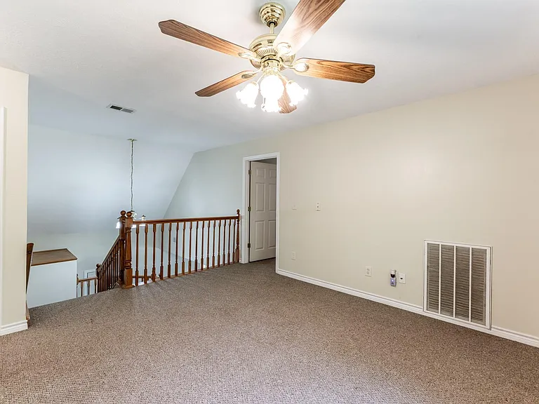 3660 Red Bud Ln — Photo 17