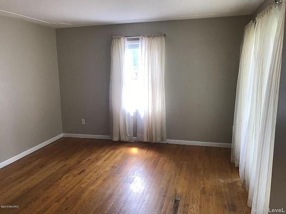 3rd image of 5036 Mildred Ave SE