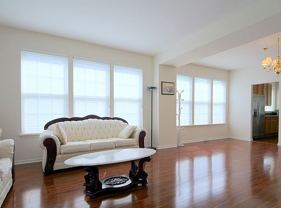 4th image of 247 Baltusrol Dr