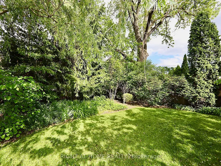 89 W Yonge Blvd NW — Photo 23