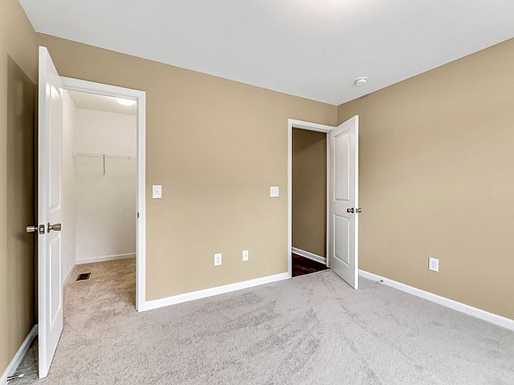 3rd image of 842 Berg St