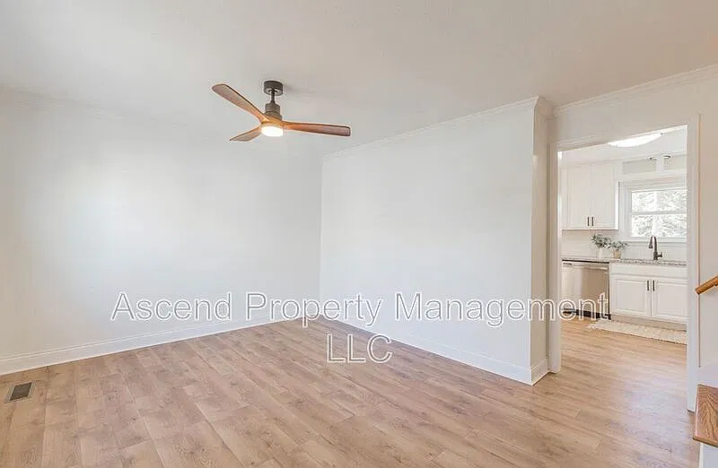 3 bed, 1.5 bath, 1596 sqft, $2,095 — Photo 4