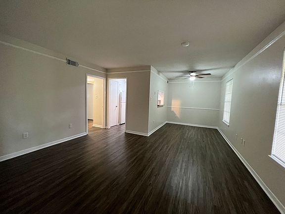 3rd image of 500 Willow Dr #Wilc4