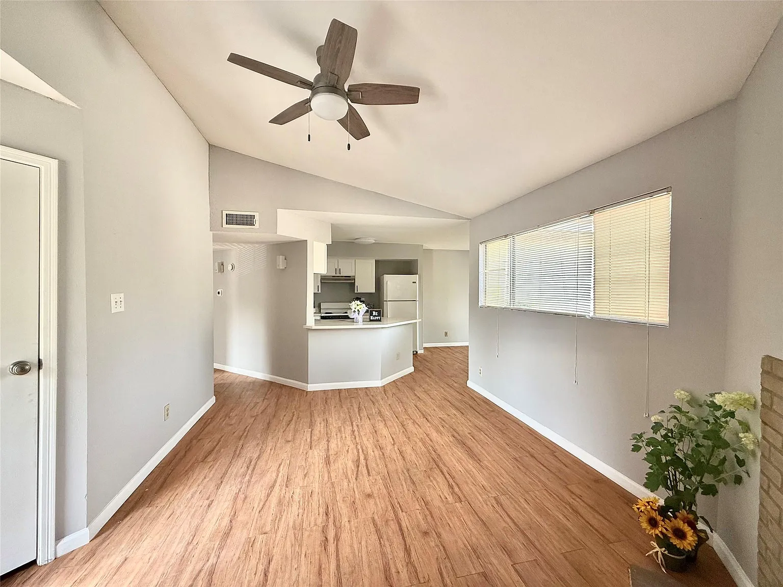 1 bed, 1.0 bath, 750 sqft, $890 — Photo 4