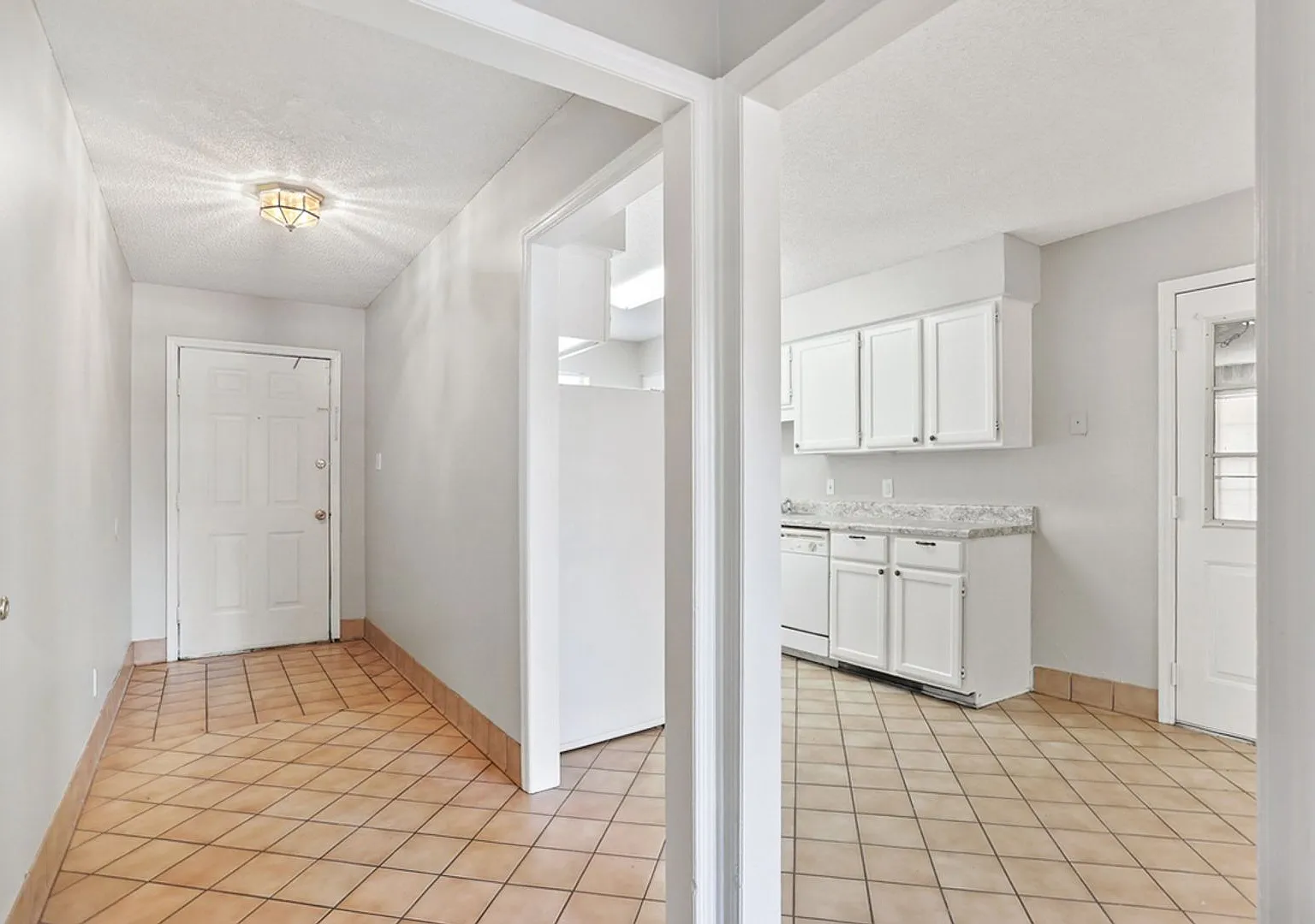 3 bedroom, 2 bath Norwood home with new HVAC, new roof and fenced in backyard. — Photo 4