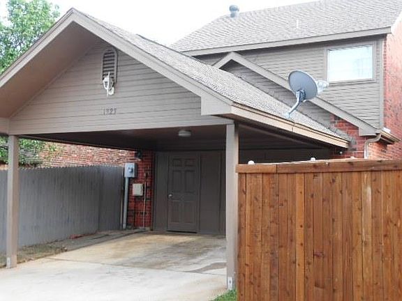 3rd image of 1323 Overlook Dr