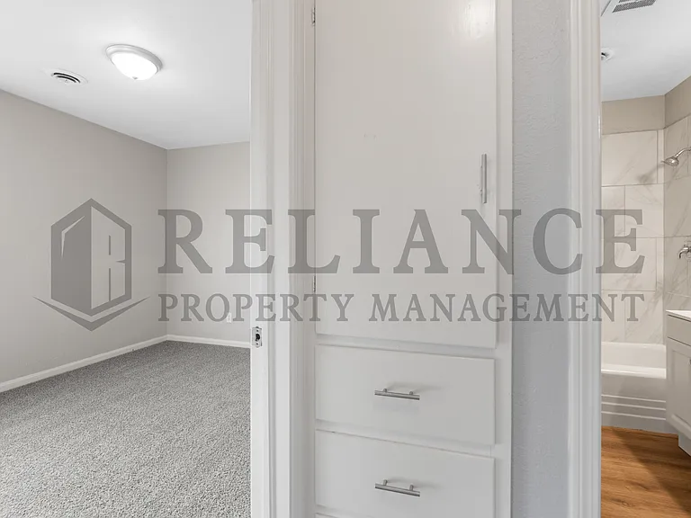 1047 S Glenn St — Photo 15