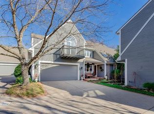 7852 Howe Cir, Prairie Village, KS 66208