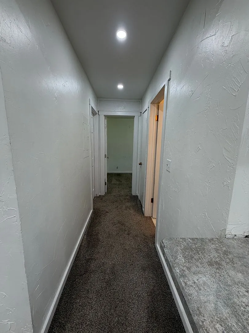 Meadow 2-bedroom, 2-bathroom apartment with garage available immediately. — Photo 4