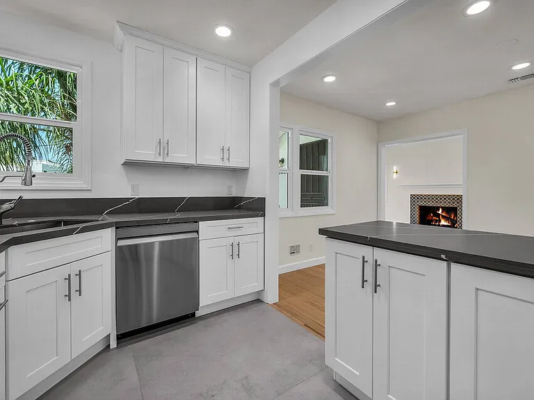 2828 Avenel St — Photo 8