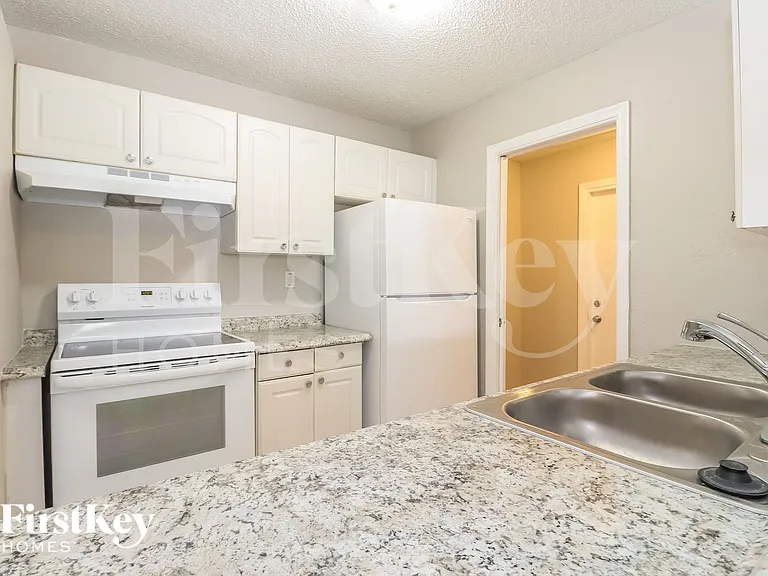7701 SW 7th Ct — Photo 7
