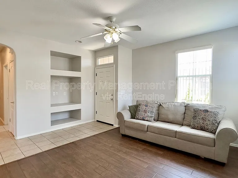 643 W Casanova Ln — Photo 10