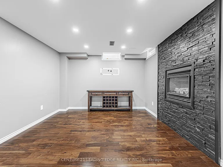 98 Erskine Dr #LOWER — Photo 5