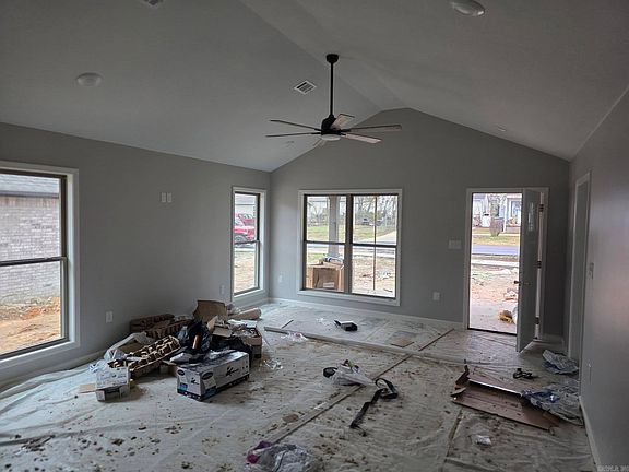 3rd image of 802 W 3rd St