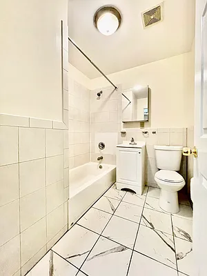 Rented by HOLTON REAL ESTATE INC. | media 24