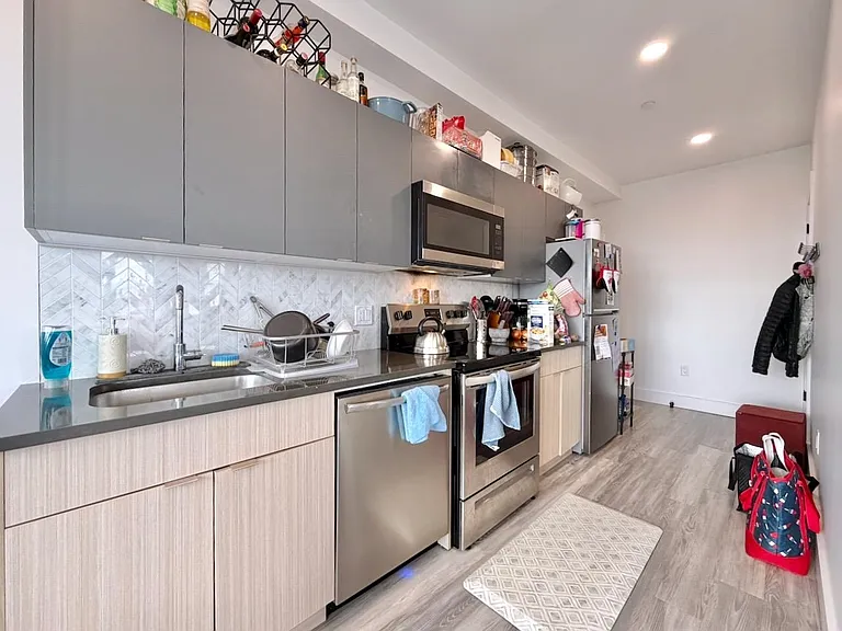 327 Communipaw Ave #403 — Photo 7