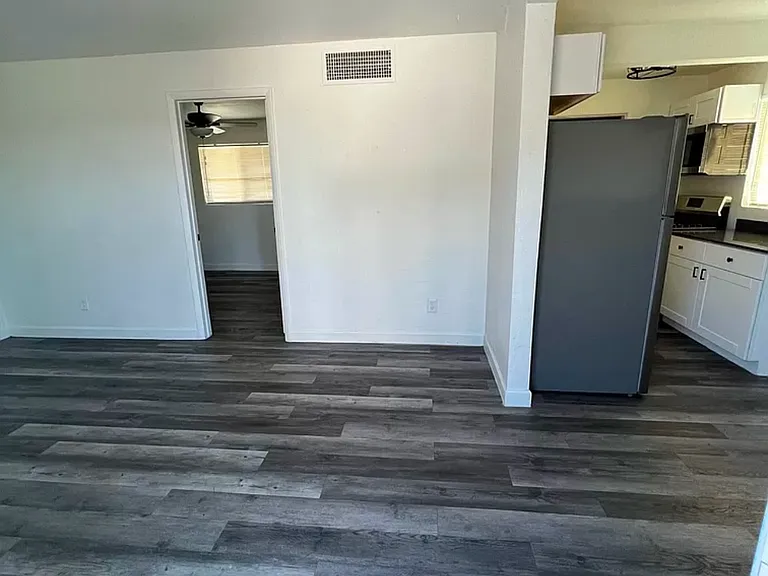 1406 E Jefferson St — Photo 3