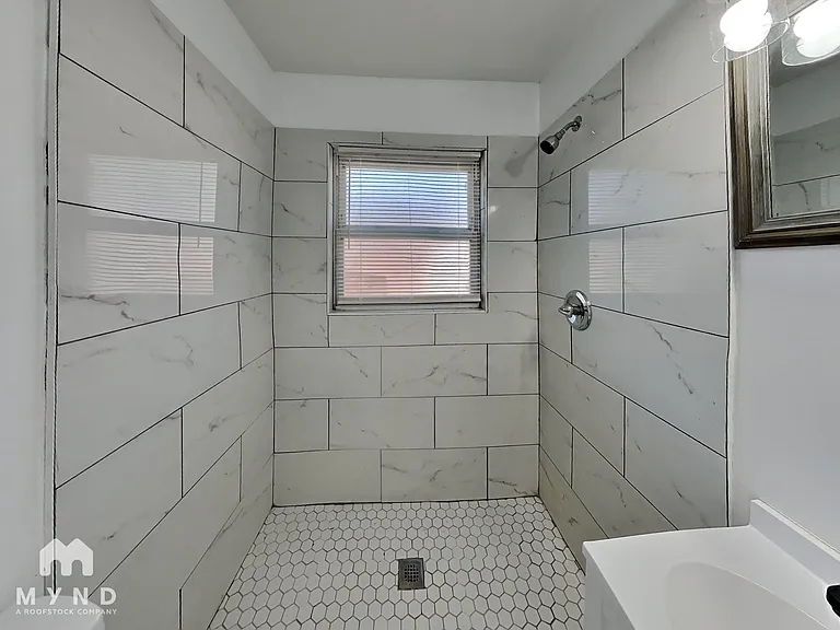 1429 Vesta Ave #B — Photo 11