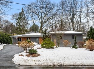 8 Philip Rd, Lexington, MA 02421