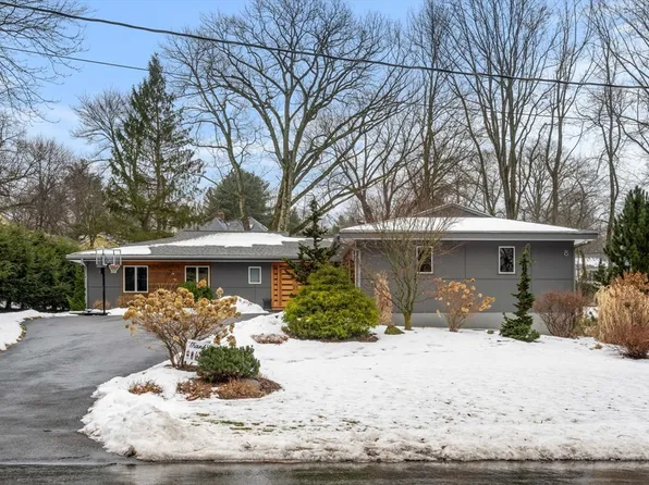 8 Philip Rd, Lexington, MA 02421