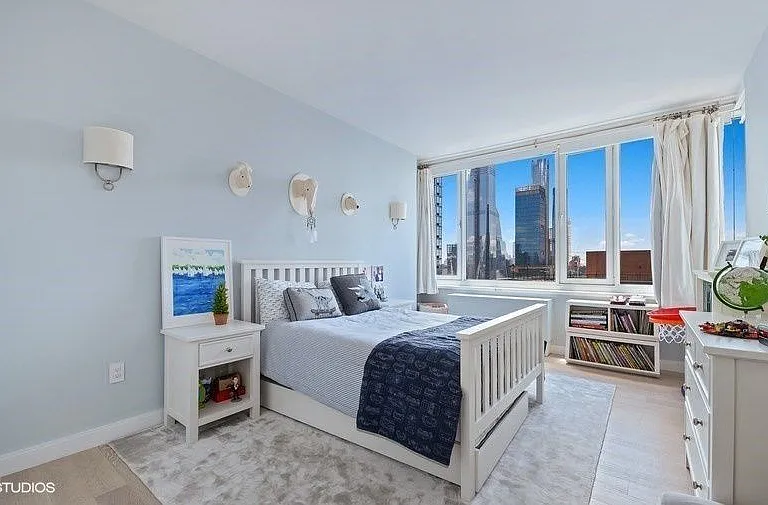 635 W 42nd St #27A — Photo 24