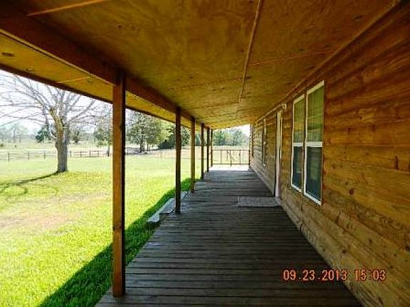 COVERED FRONT PORCH
