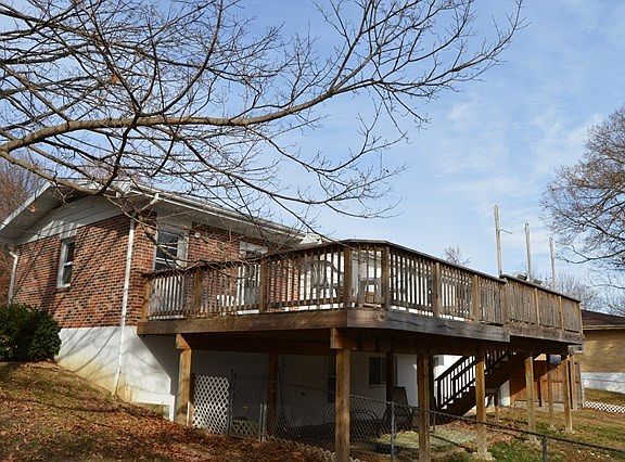 3rd image of 2715 Sue Dr