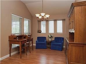 5th image of 406 Westbury Ln