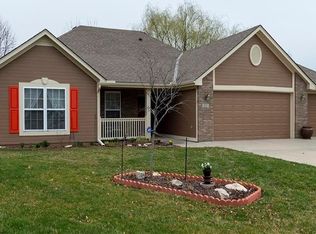 355 SW Chatham Pl, Lees Summit, MO 64082